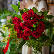 Load image into Gallery viewer, Premium Red Rose Bouquet (12 stem)