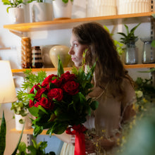 Load image into Gallery viewer, Premium Red Rose Bouquet (12 stem)